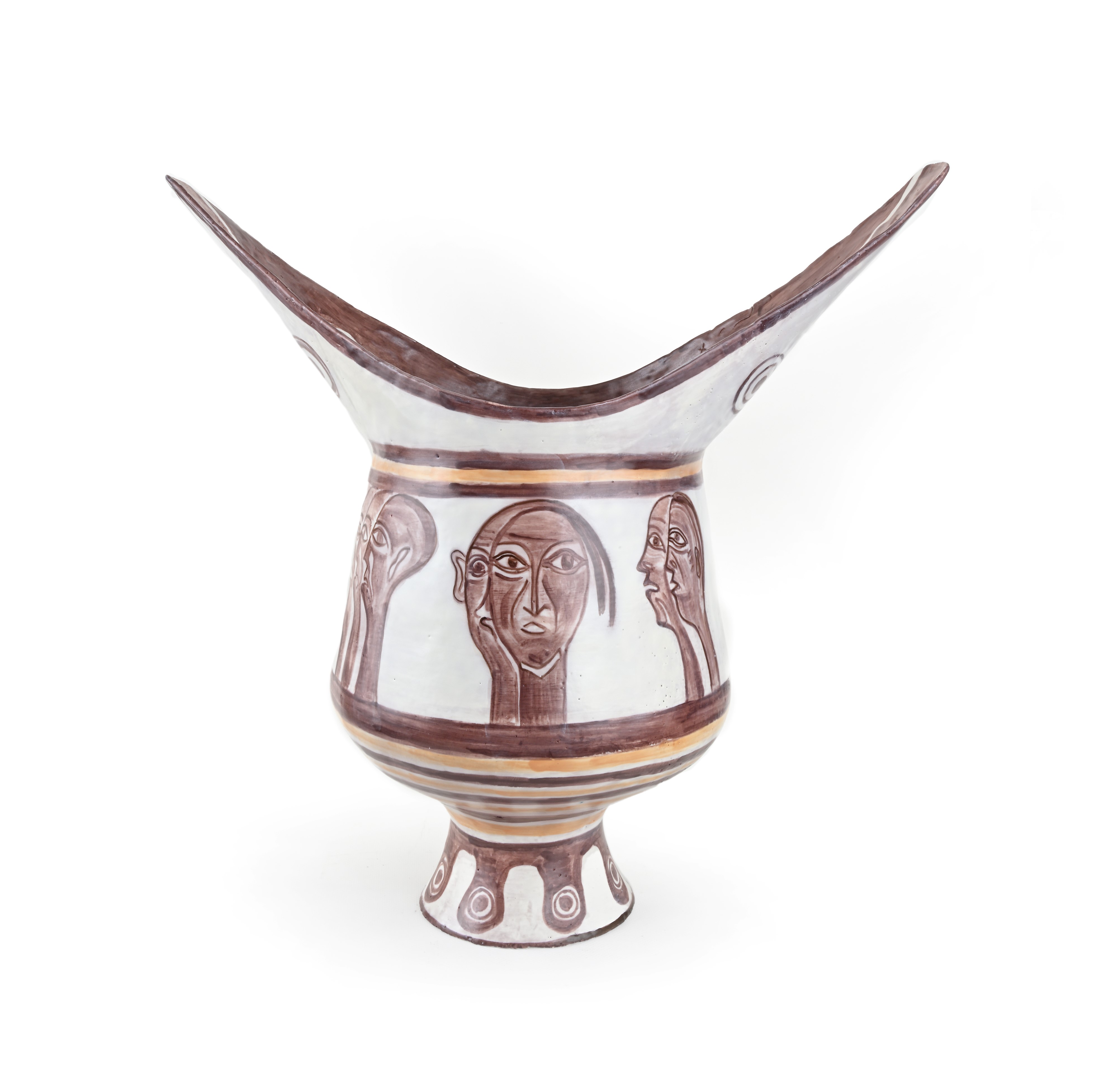 Vaso in terracotta smaltata decorata a motivi geometrici e figure umane