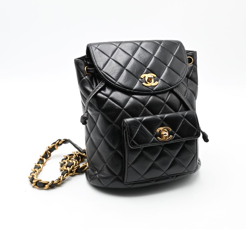 Chanel, zaino in pelle nera