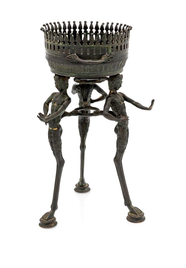 Tripode dei Satiri in bronzo, XIX secolo  - Auction Time Auction - Antiques: Furniture, Accessories, Prints and Porcelain - Casa d'Aste Arcadia
