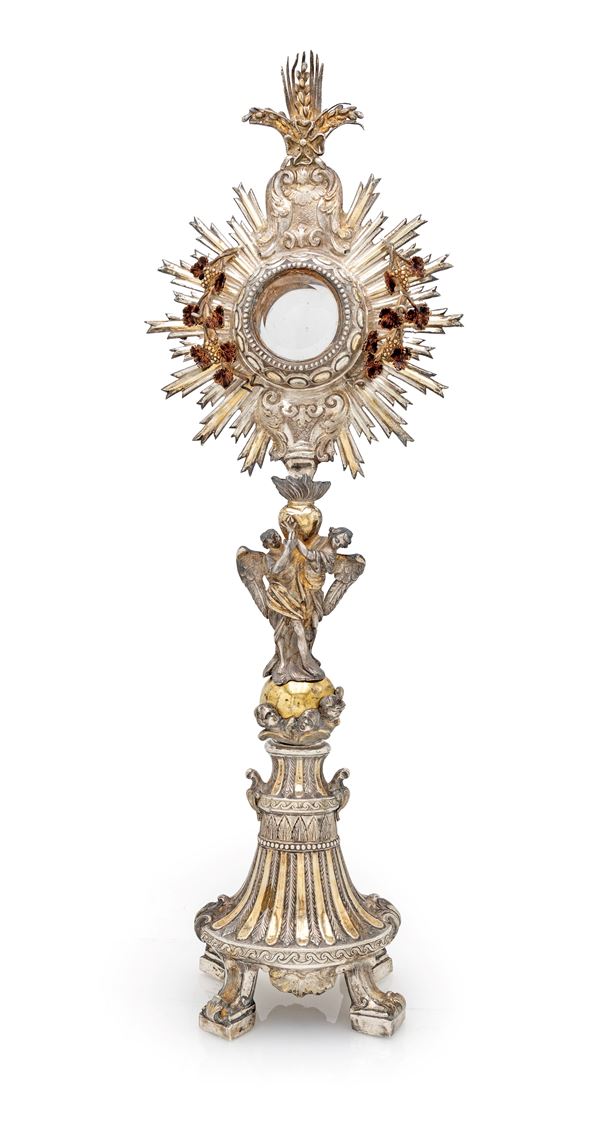 Ostensorio in argento con angeli e tralci di vite smaltati