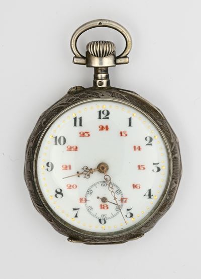 Orologio da tasca, scappamento a cilindro remontoir, in argento 800/000 con cassa con punzoni fra...