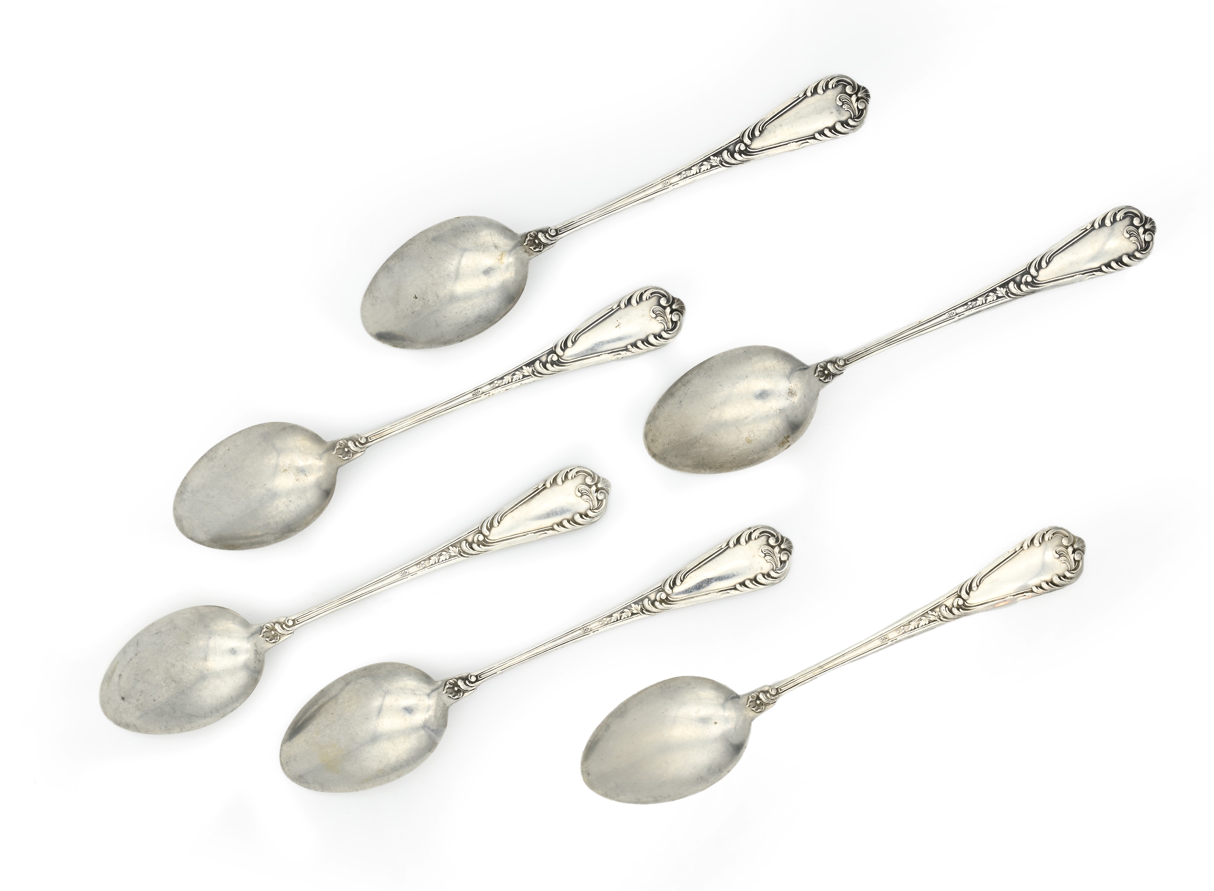 Sei cucchiaini da caffè, volute cesellate, metallo argentato (dimensioni cm 12,2; peso complessiv...