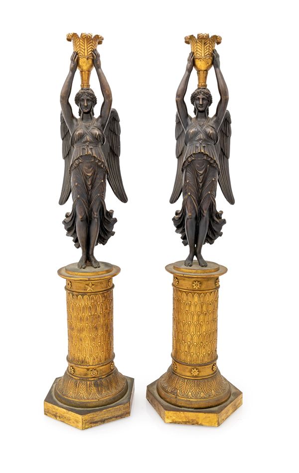 Coppia di grandi candelieri in bronzo brunito e dorato, Francia, periodo dell'Impero 
