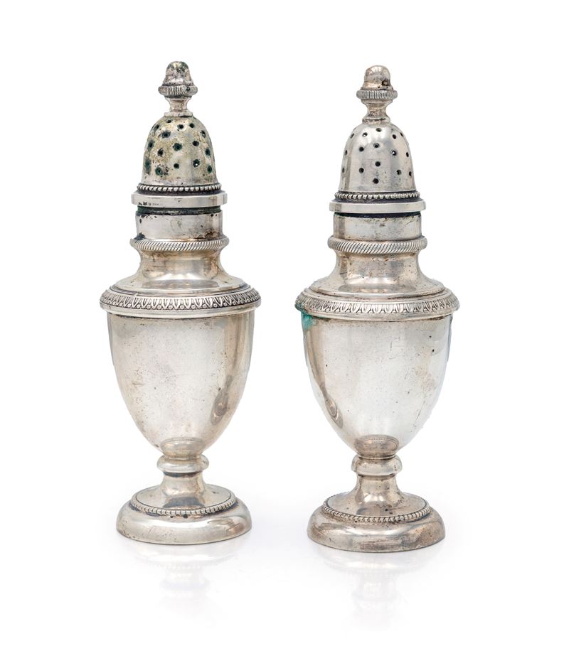 Coppia di piccoli spargizucchero, argento, altezza 13 cm