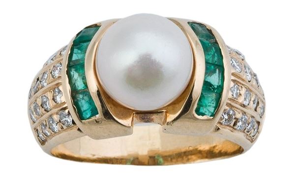 Anello in oro smeraldi e perla
