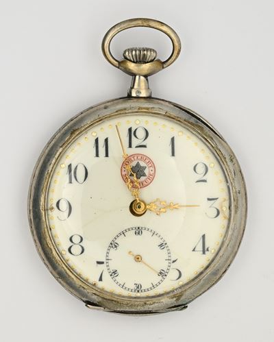 Cortebert Superieure, Orologio da tasca da uomo in argento 800/000 con smalto raffigurante un cav...