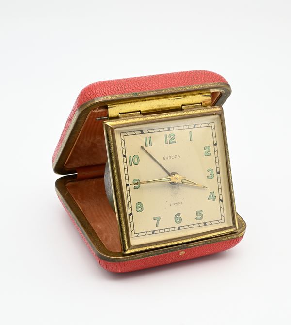 Europa - Sveglia da tavolo e da viaggio remontoir con cassa in ottone, lancette ed indici fluorescenti. Entro astuccio originale rivestito in percallina  (anni '50)  - Asta Asta a Tempo - Orologi da Tasca - Casa d'Aste Arcadia