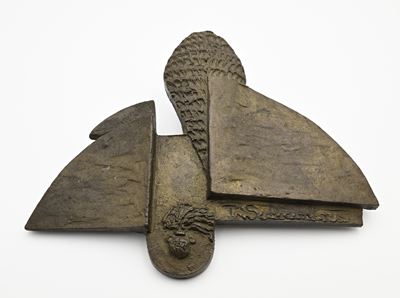 Fermacarte in bronzo a cera persa raffigurante il cappello da Carabiniere in Alta Uniforme