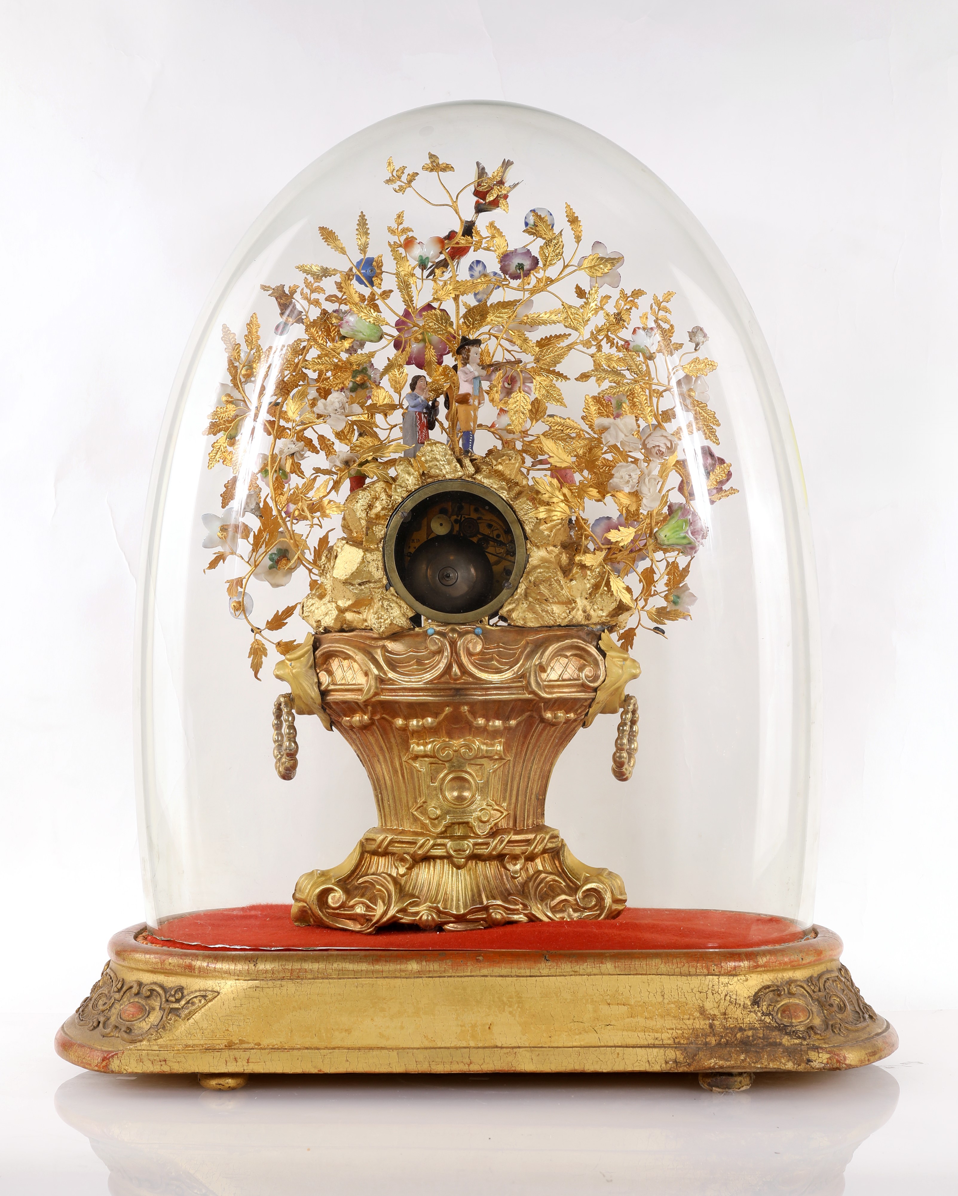 Orologio da tavolo in lamina dorata repoussé a forma di cesto, XIX secolo
