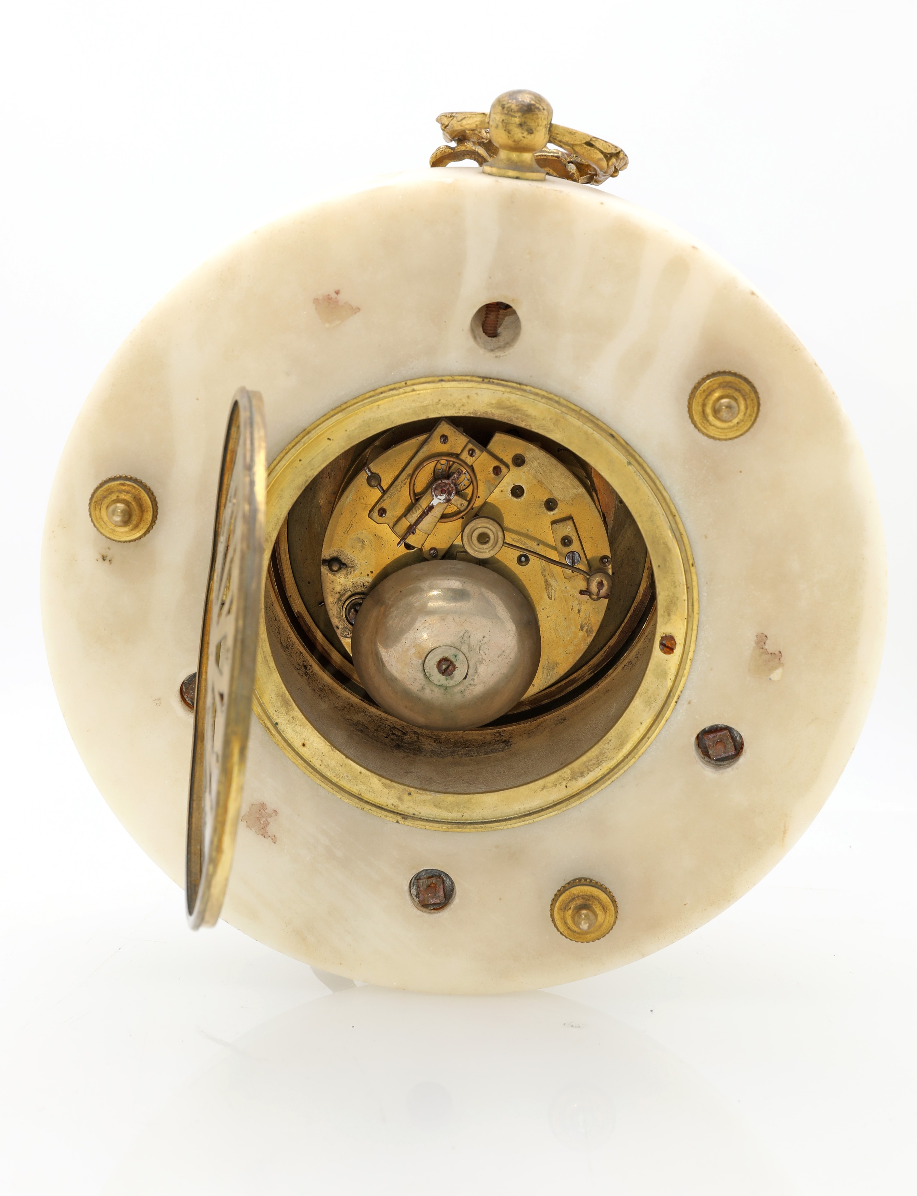 Francia, Orologio da muro e da tavolo in marmo bianco con decorazioni in bronzo dorato, seconda m...