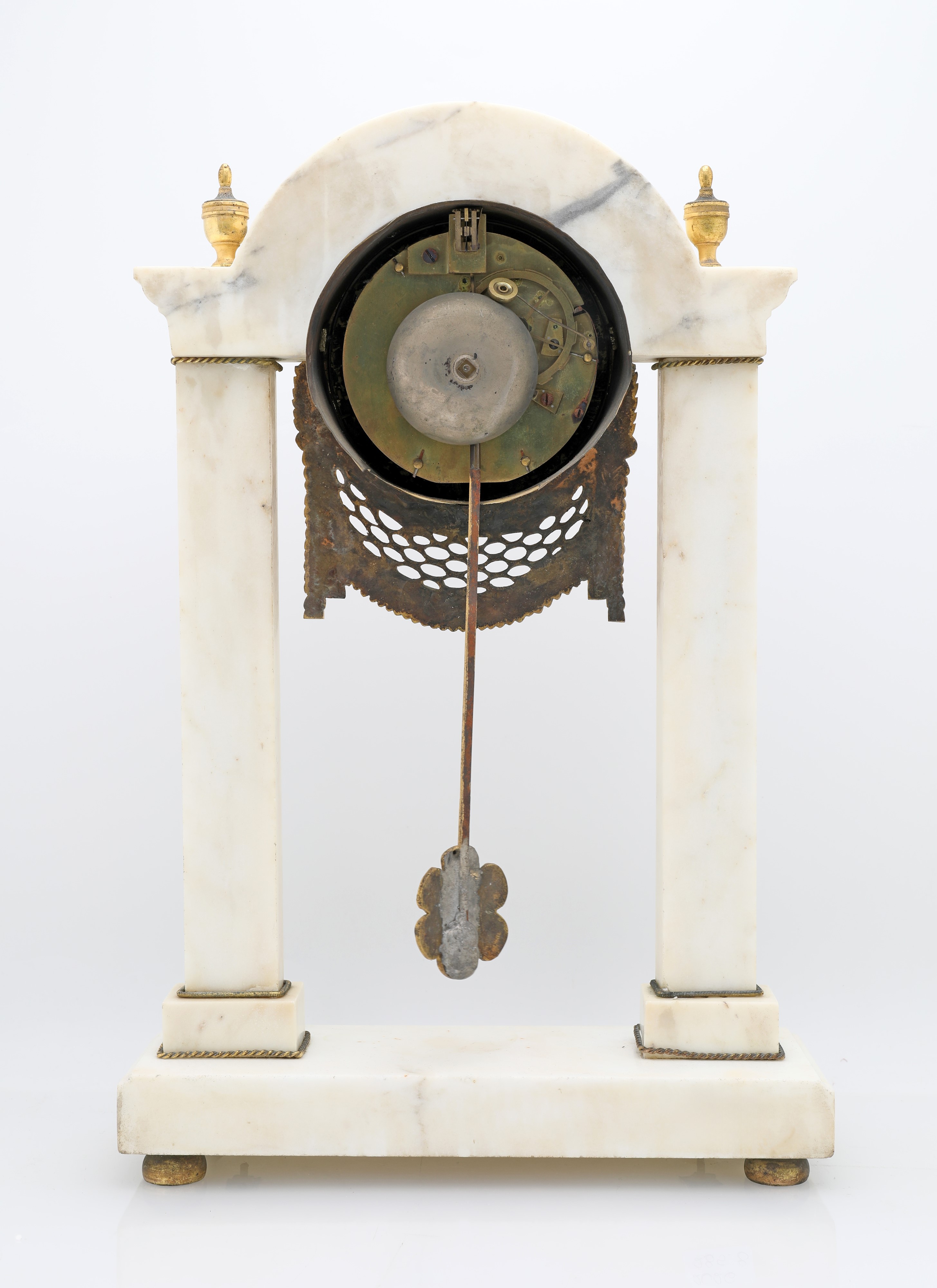 Francia, Orologio a portico in marmo bianco di gusto Luigi XVI, XIX secolo