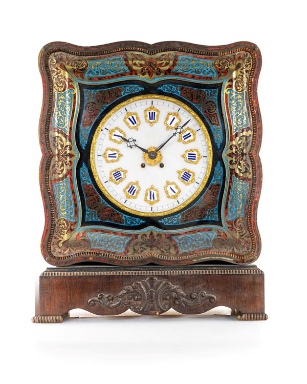 Grande orologio da muro e da camino con incrostazioni in metallo dorato e smalto, seconda metà del XIX secolo