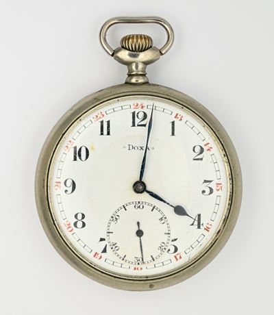 Doxa, Orologio da tasca in metallo argentato con scappamento ad ancora (remontoir) e meccanismo f...