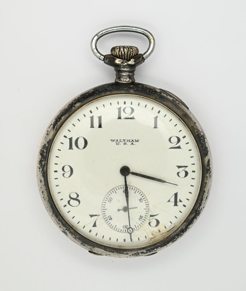 A.W.W. Co. (Waltham, Massachusetts), Orologio da tasca con scappamento ad ancora remontoir in arg...