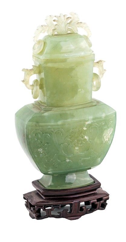 Vaso con Coperchio in Giada