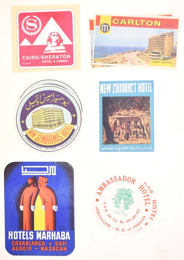 Adesivi pubblicitari di alberghi del Mediterraneo orientale e Nord Africa, metà XX secolo circa