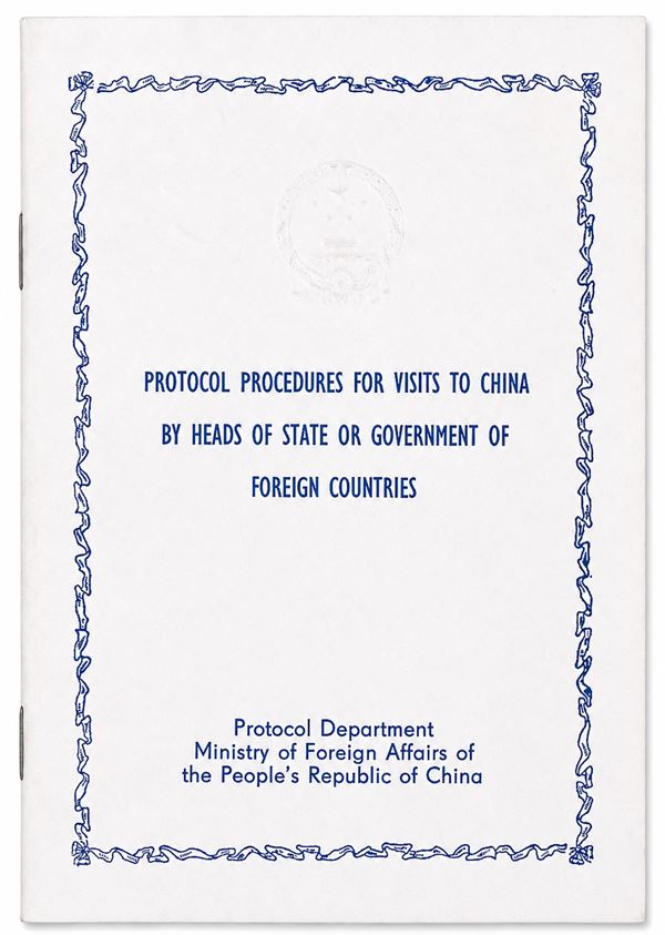 Protocollo diplomatico cinese per visite ufficiali di capi di Stato e di Governo stranieri  - Auction Time Auction - The Age of Propaganda: Posters, Flyers, Political Documents, and Archival Ephemera - Casa d'Aste Arcadia