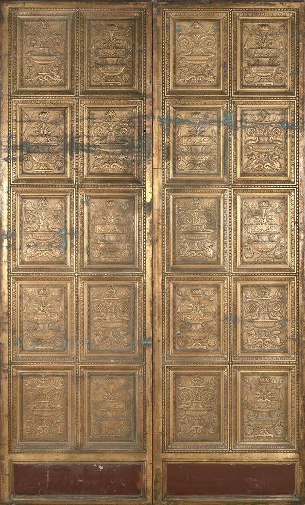 Coppia di portali in bronzo dorato caratterizzati da dieci formelle, XIX/XX secolo