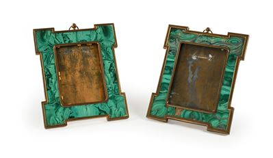 Coppia di cornici rettangolari, bronzo dorato e malachite, doppio uso, fine XIX-inizi XX secolo