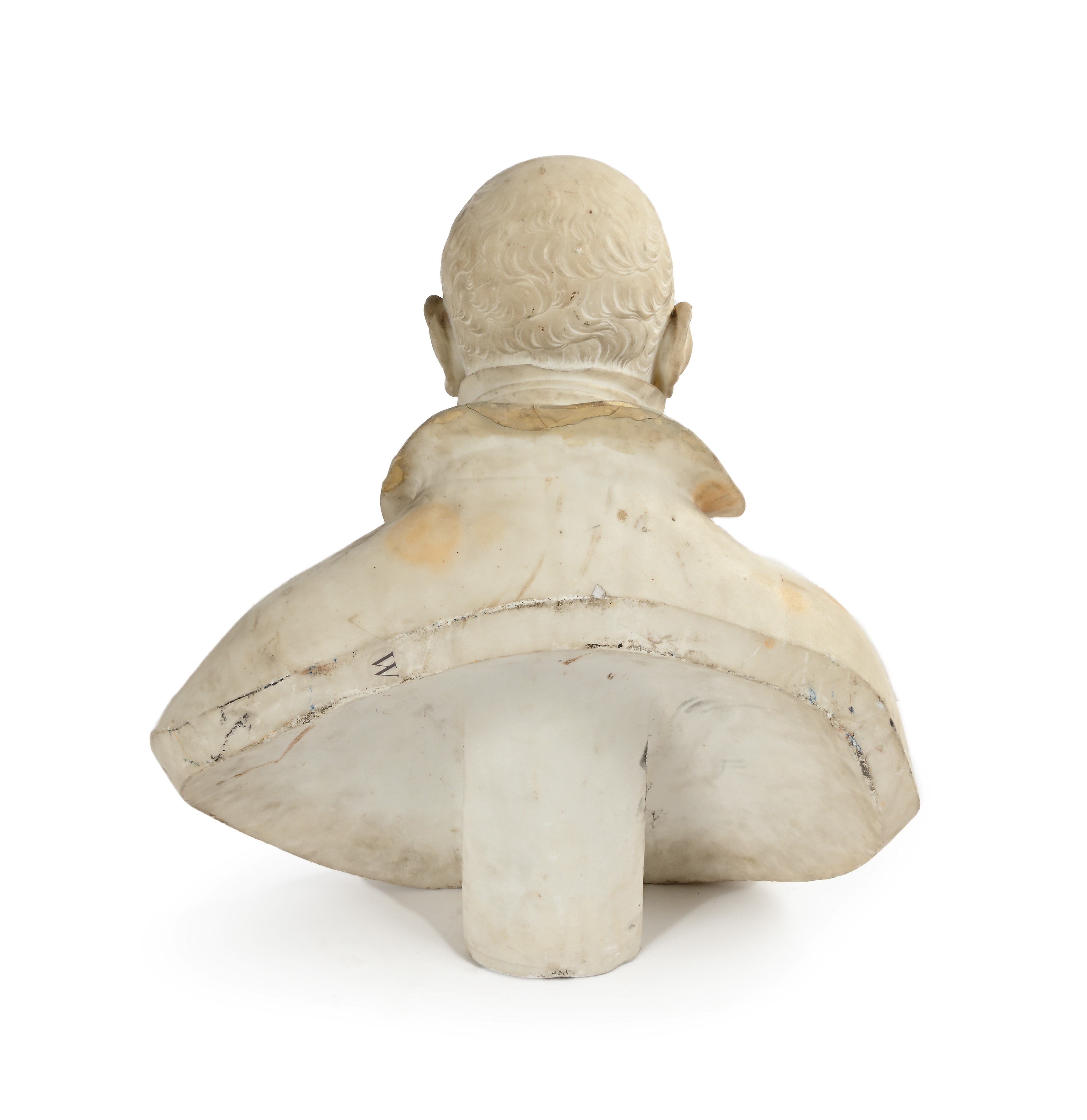 Scultore del XIX Secolo - Busto di gentiluomo con jabot di merletto e mantello in marmo bianco