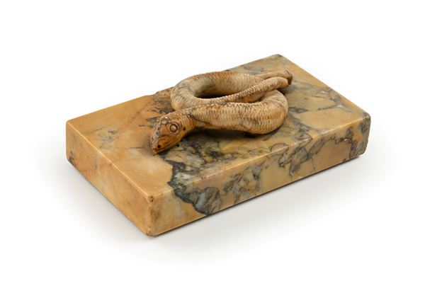 Fermacarte in marmo giallo antico, XX secolo