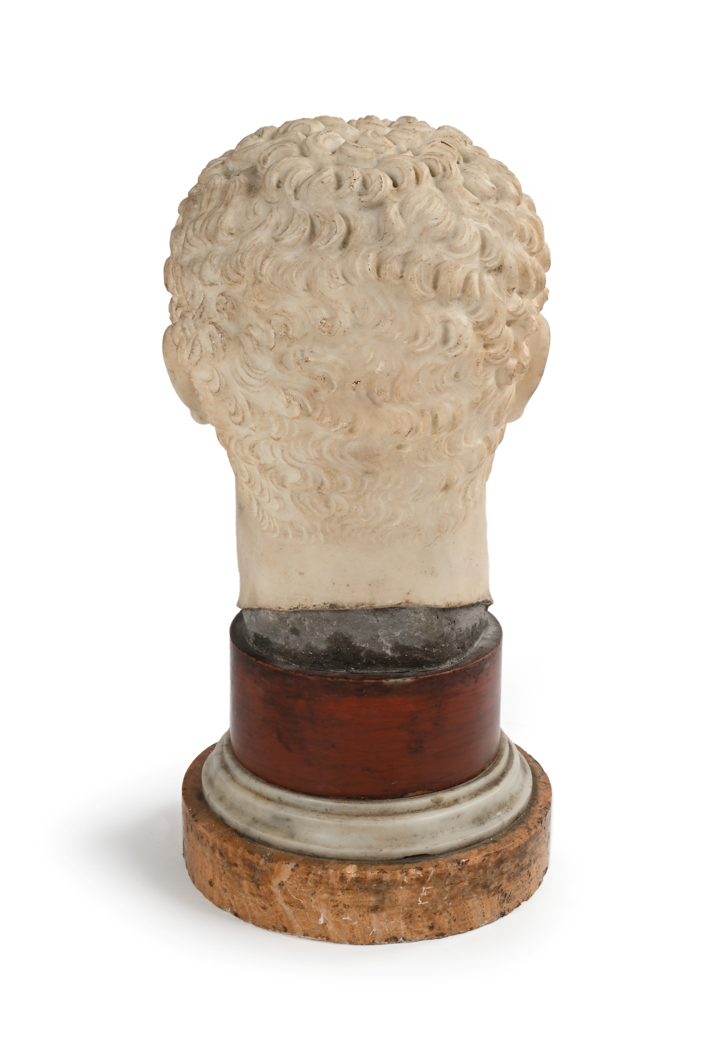 Testa di imperatore, scultura in marmo bianco su base circolare in marmo rosso