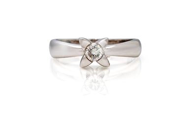 Anello in oro bianco 750/000 con diamante rotondo brillante