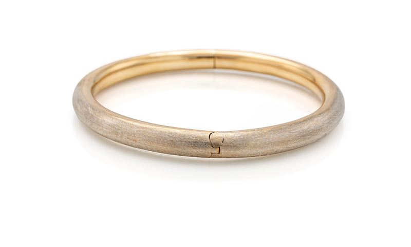 Bracciale rigido in oro bianco 750/000, liscio e satinato