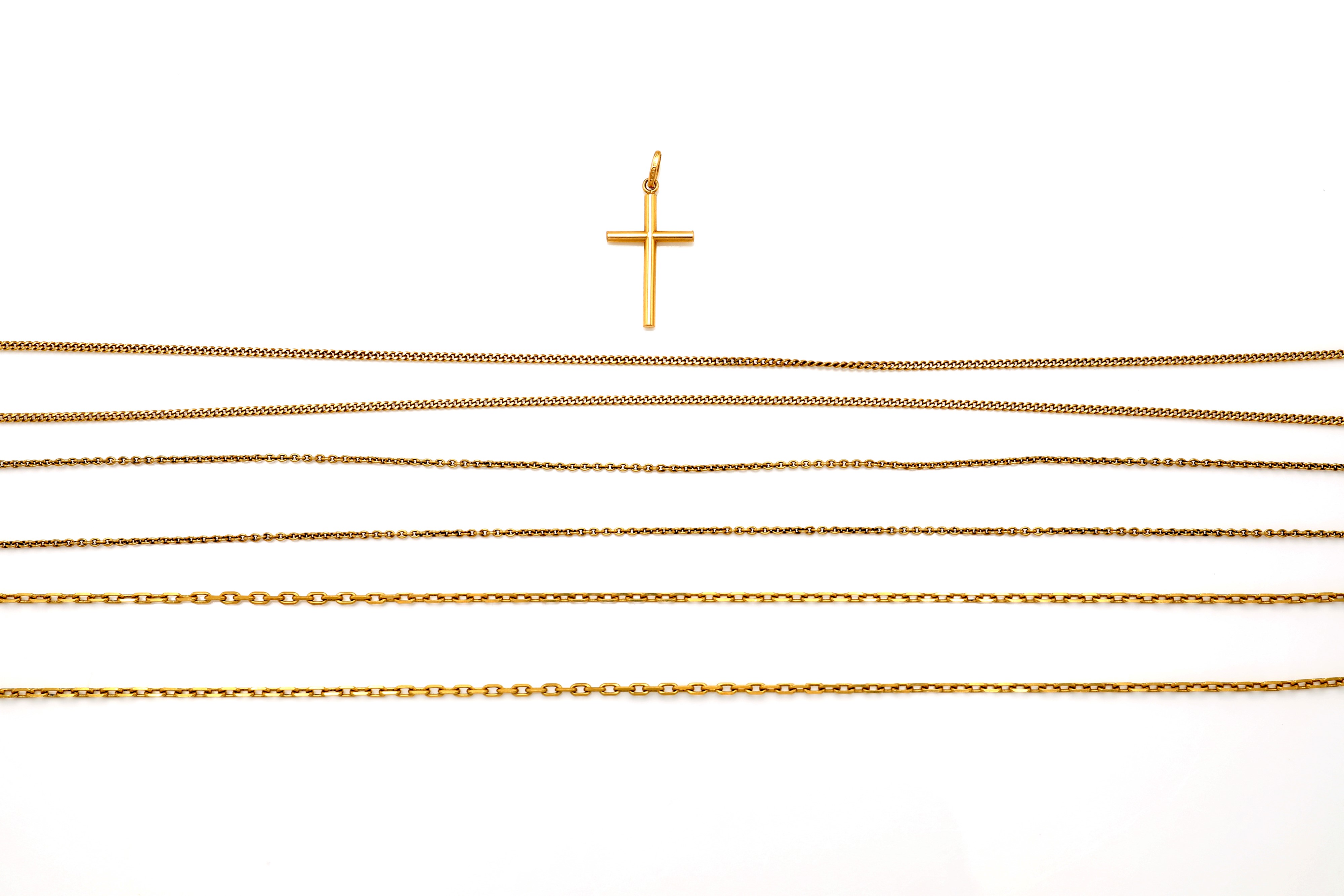 Oro giallo 750/000, tre catene e una croce (peso complessivo 28,70 g)