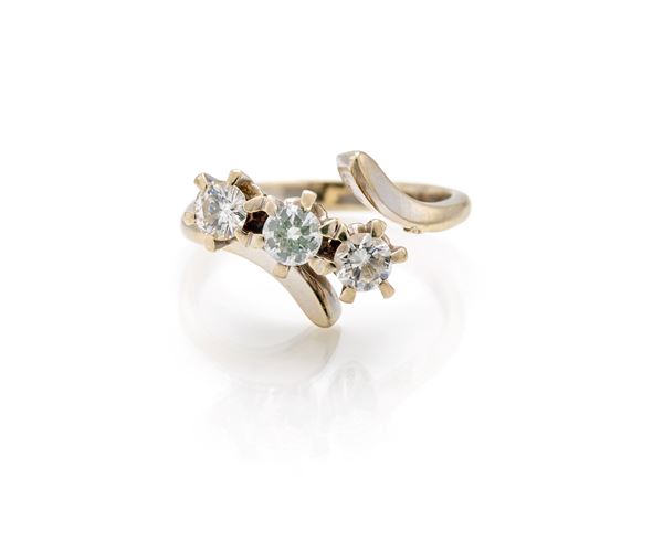 Anello trilogy in oro e brillanti
