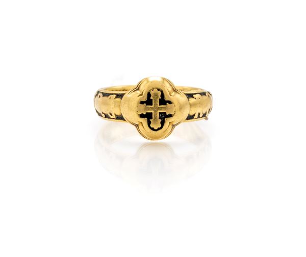 Anello antico porta veleno in oro e smalti