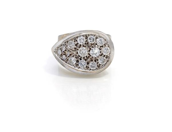 Anello a fascia in oro e brillanti