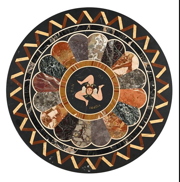 Piano circolare in marmo nero e commesso di marmi diversi, XX secolo
