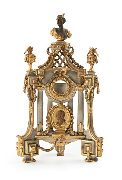 Base architettonica per orologio da tavolo, legno scolpito, laccato e dorato, fine XVIII secolo