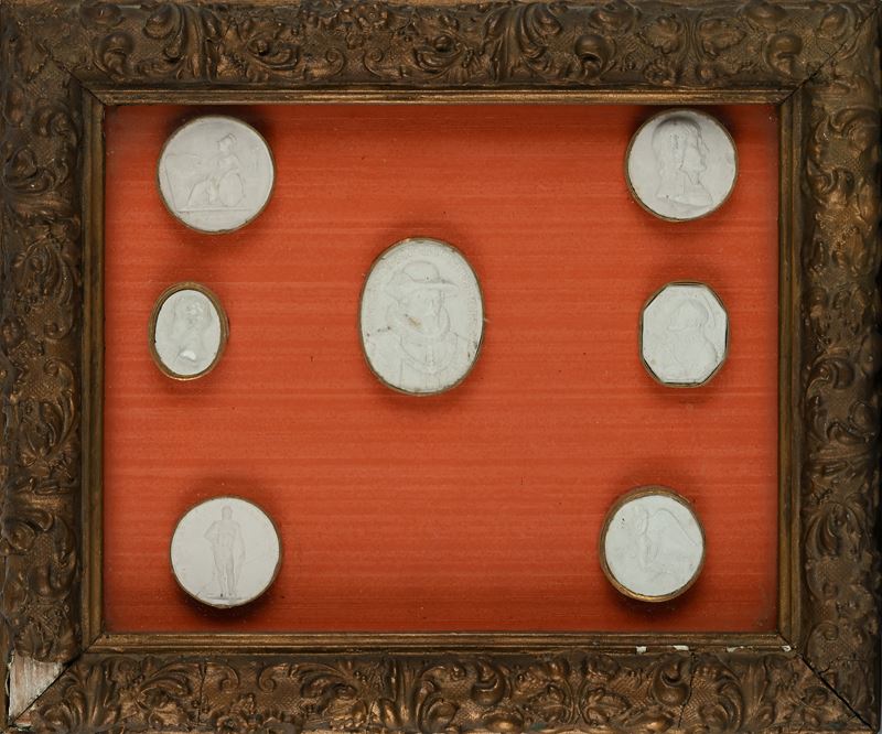 Cornice in legno e stucco con sette cammei in gesso, XIX secolo
