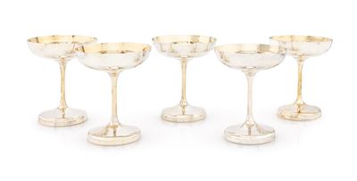 Cinque coppette in argento con steli sottili e base circolare liscia