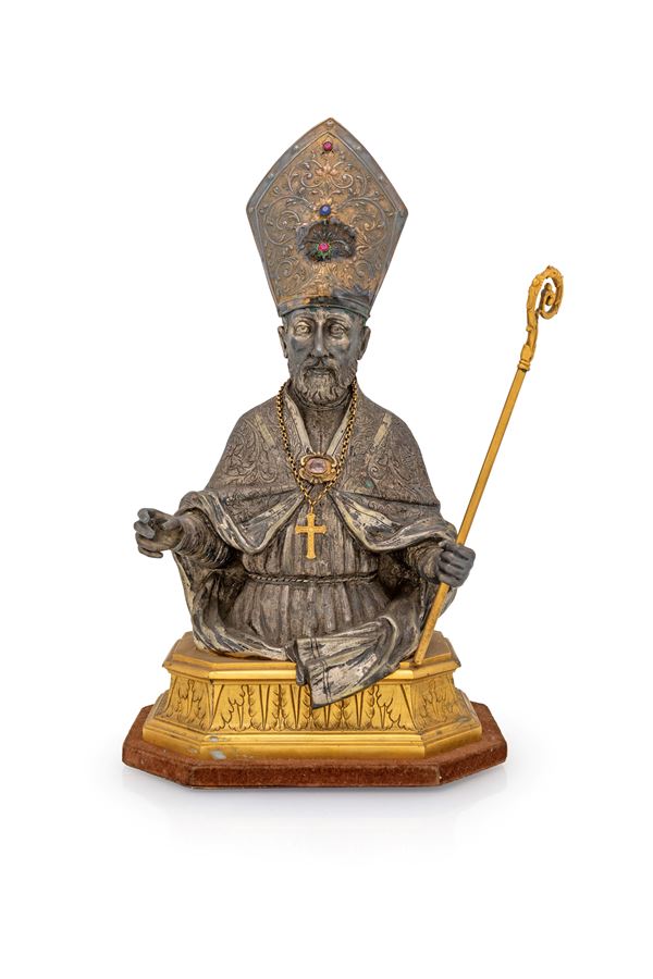 Busto in argento e argento dorato entro astuccio