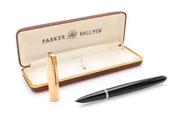 Parker 51 - Penna stilografica in resina nera e metallo laminato in oro giallo 12Kt