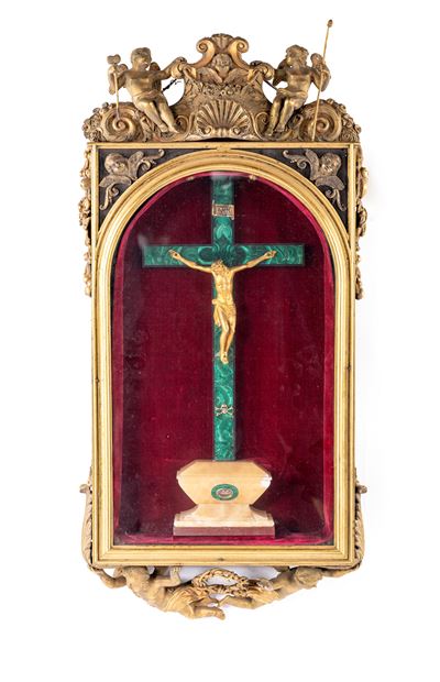 Edicola devozionale, crocifisso in malachite con Cristo in bronzo dorato e cimasa scolpita (XVIII...
