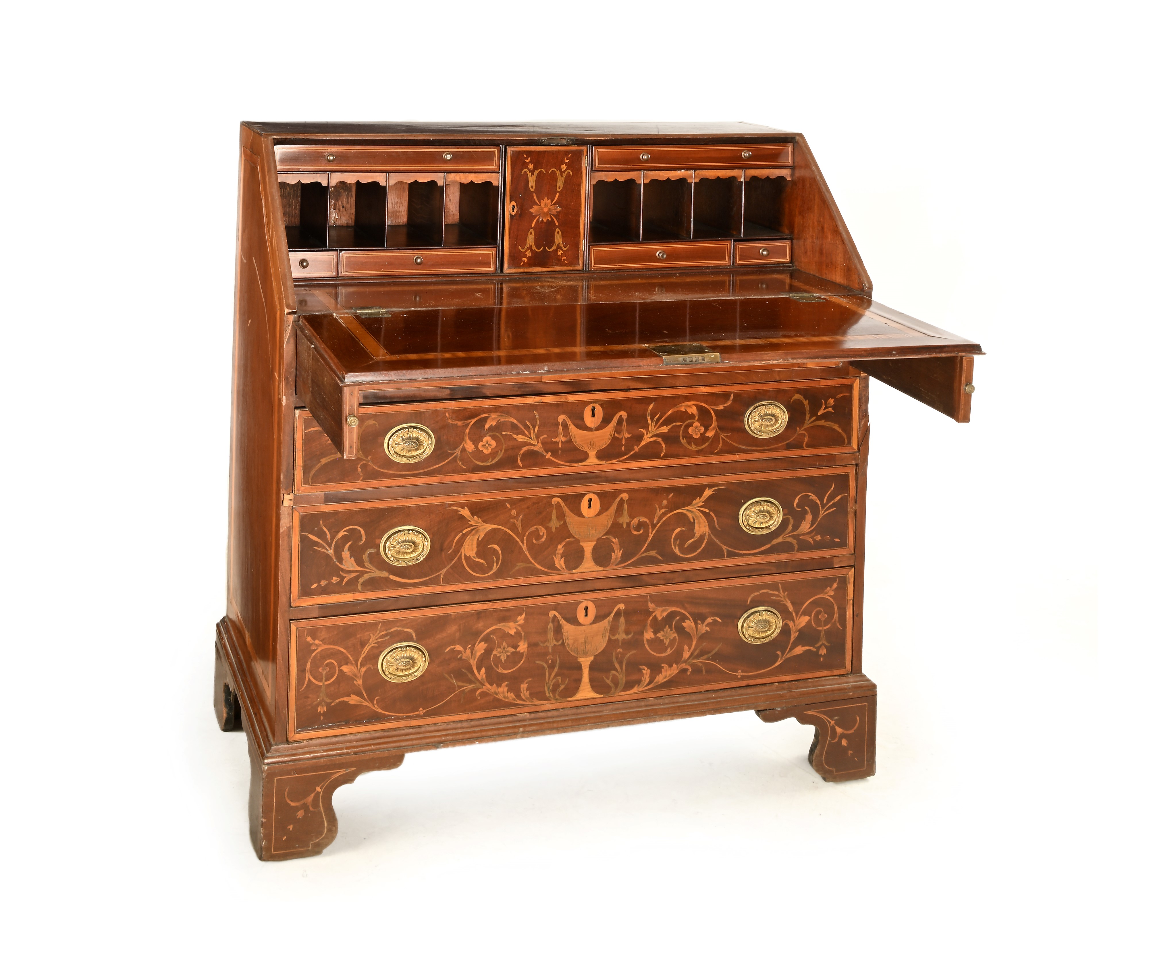 Bureau in stile Giorgio III, intarsiato in legno di frutto, Inghilterra, prima metà del XIX secol...