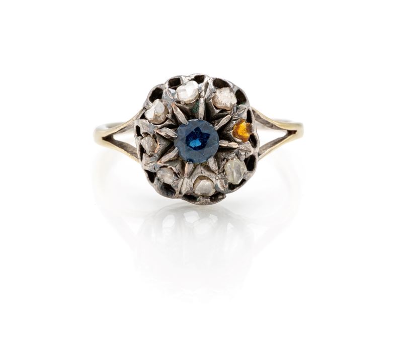Anello antico in oro e argento con zaffiro e diamanti