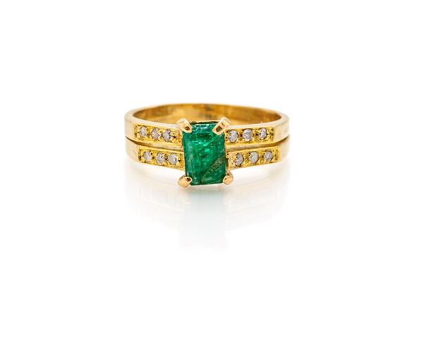 Anello in oro, smeraldo e diamanti