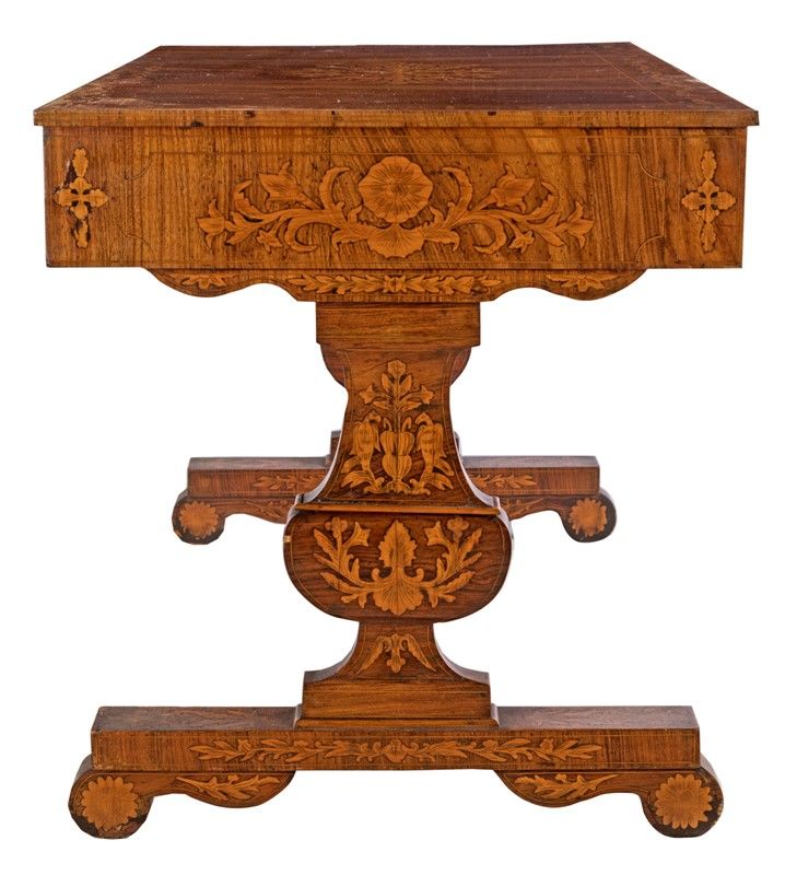 Scrivania da Centro in Palissandro con Intarsi in Legno di Frutto