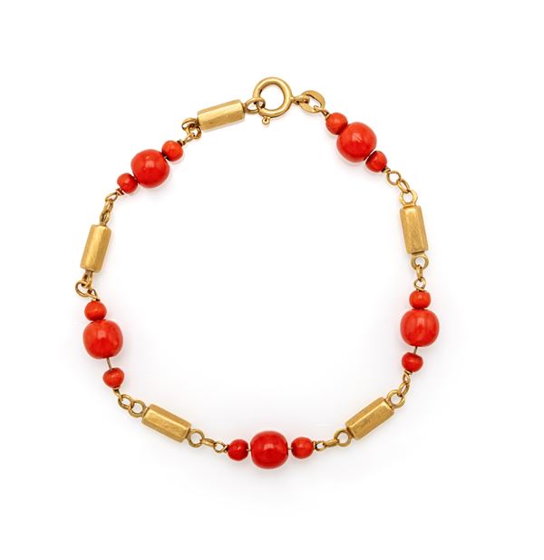 Bracciale in oro e corallo