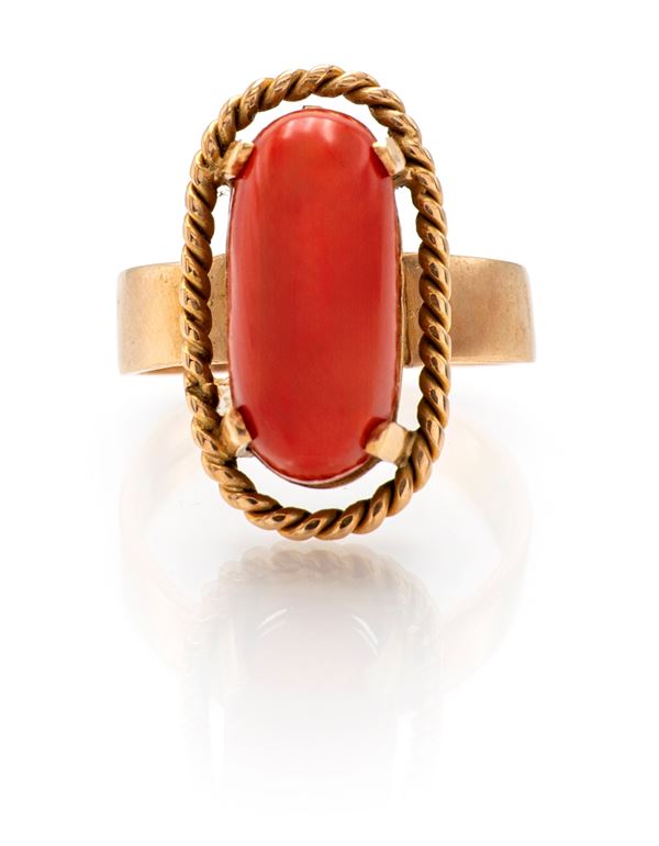 Anello in oro e corallo