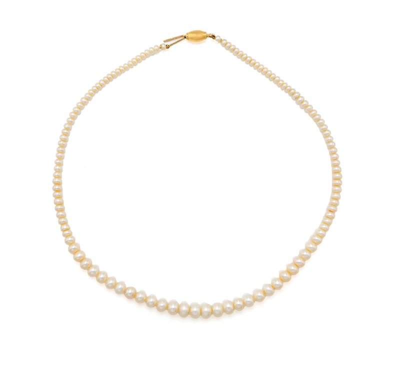 Collana di perle e oro giallo 750/000, lunghezza 42 cm