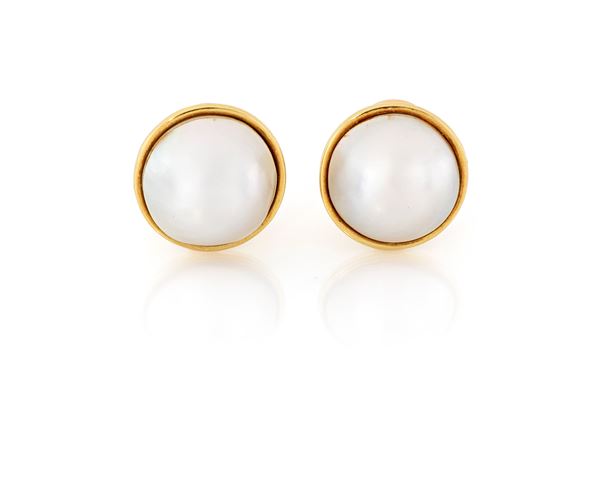 Coppia di orecchini in oro e perle mabbè