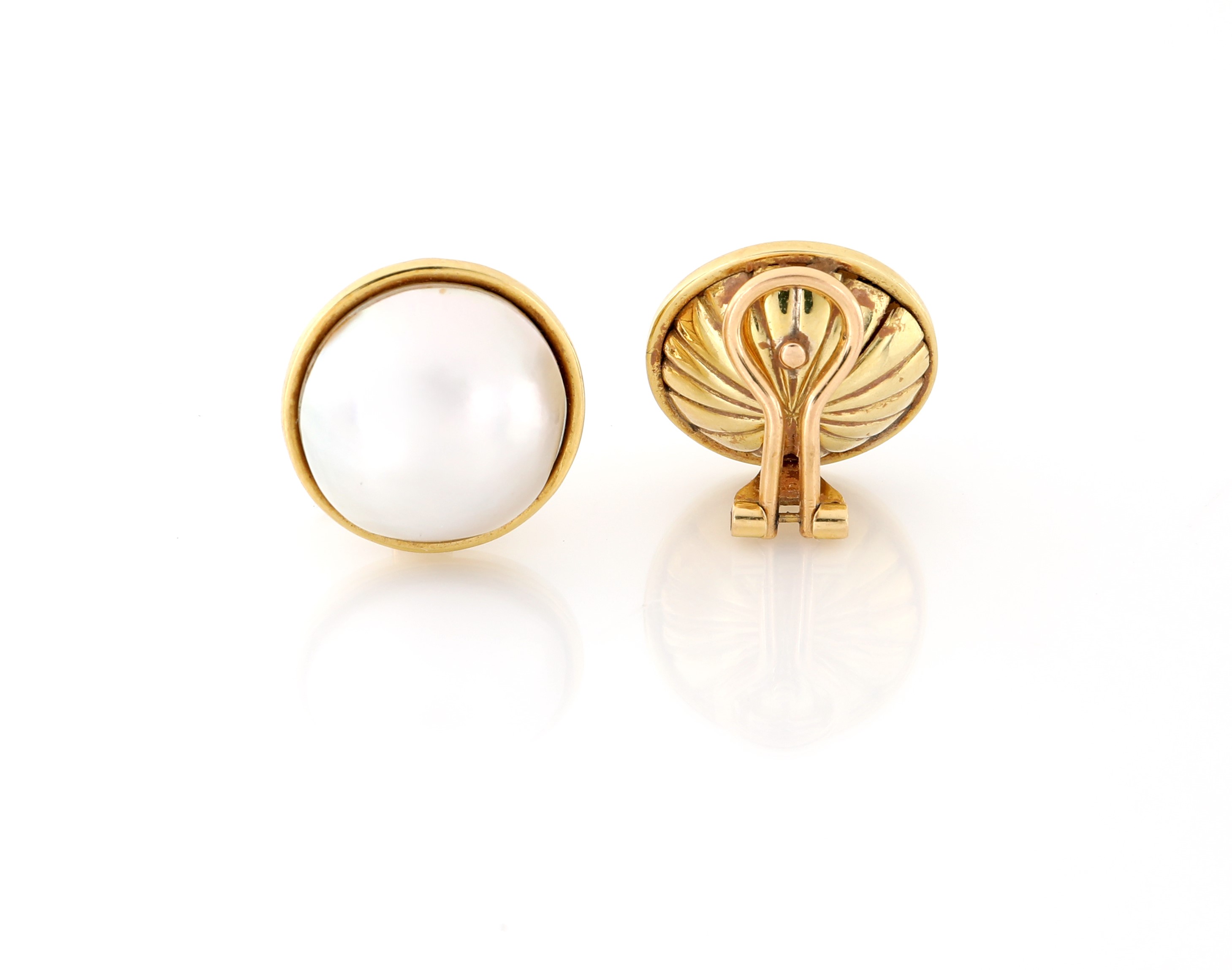 Orecchini in oro 750/000 e perle mabbè, a clip