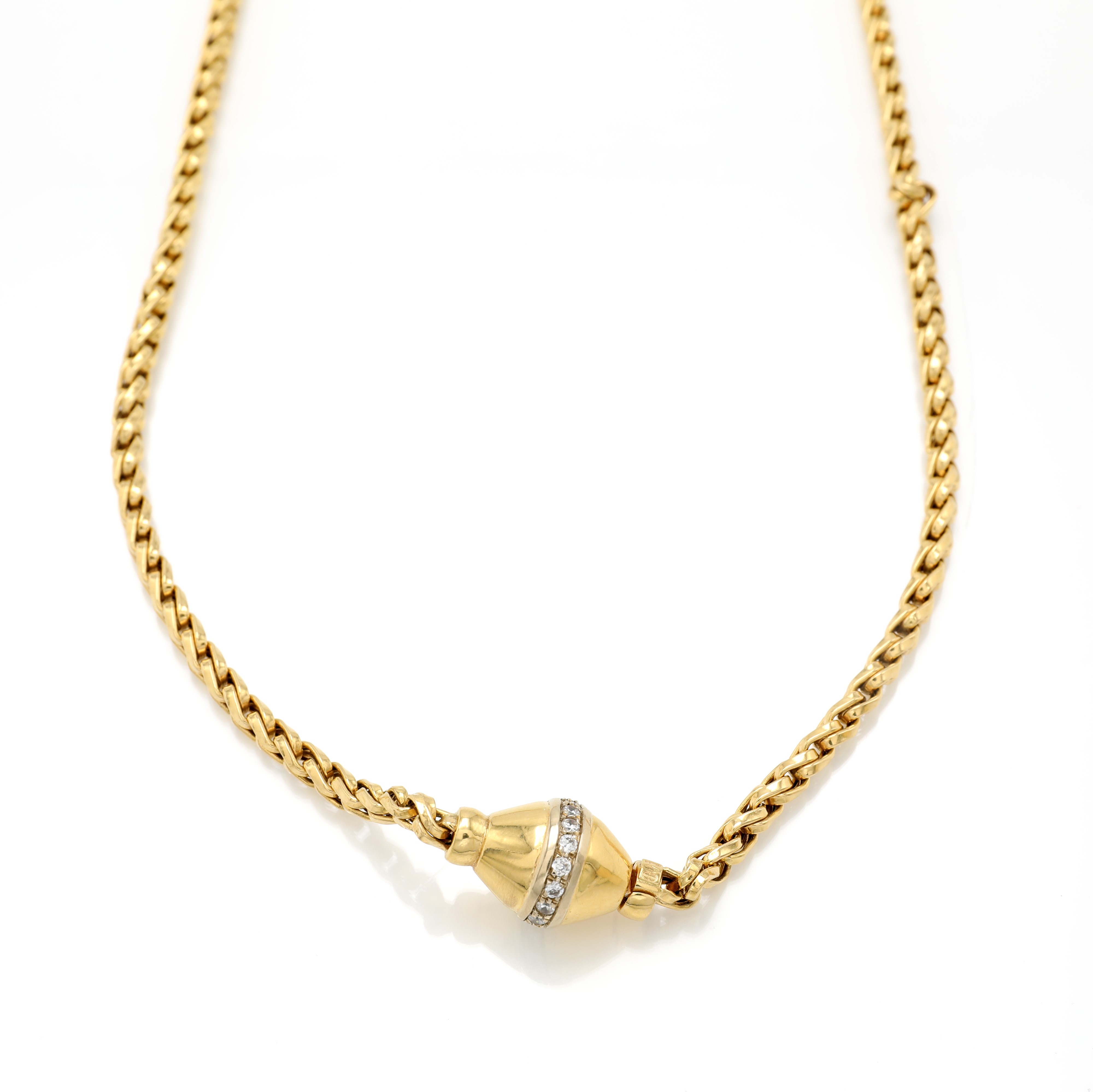 Lunga collana a laccio in oro giallo 750/000 e brillanti