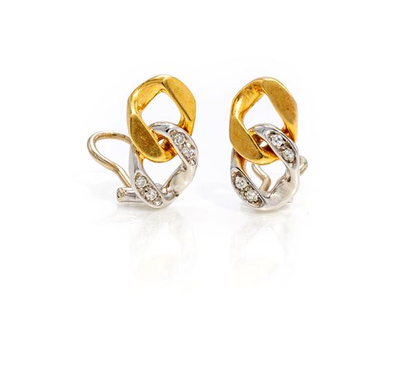 Coppia di orecchini a groumette in oro e brillanti  - Auction Everyday Jewels - Under 3K - Casa d'Aste Arcadia